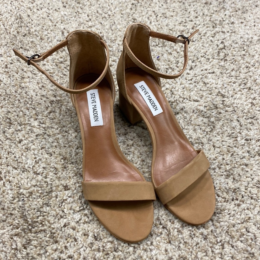 Steve Madden nude block low heels